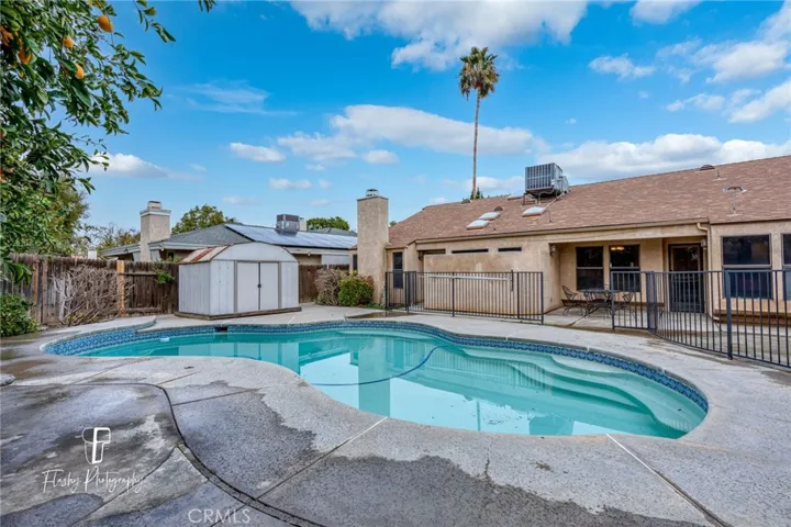 1909 Mountain Oak Road, Bakersfield, California 93311
