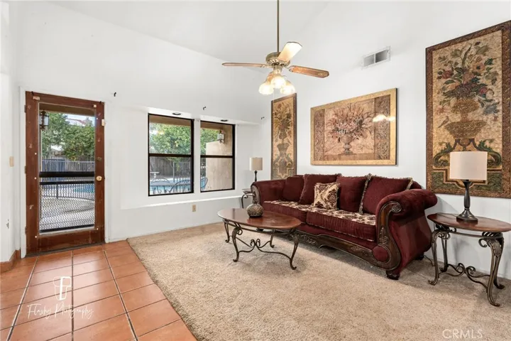 1909 Mountain Oak Road, Bakersfield, California 93311