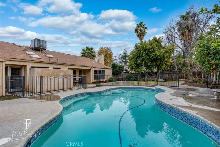 1909 Mountain Oak Road, Bakersfield, California 93311
