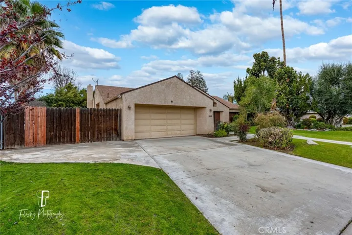 1909 Mountain Oak Road, Bakersfield, California 93311