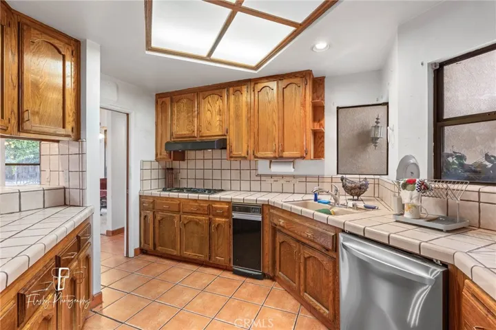 1909 Mountain Oak Road, Bakersfield, California 93311
