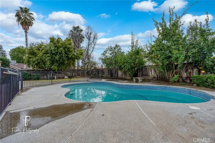 1909 Mountain Oak Road, Bakersfield, California 93311