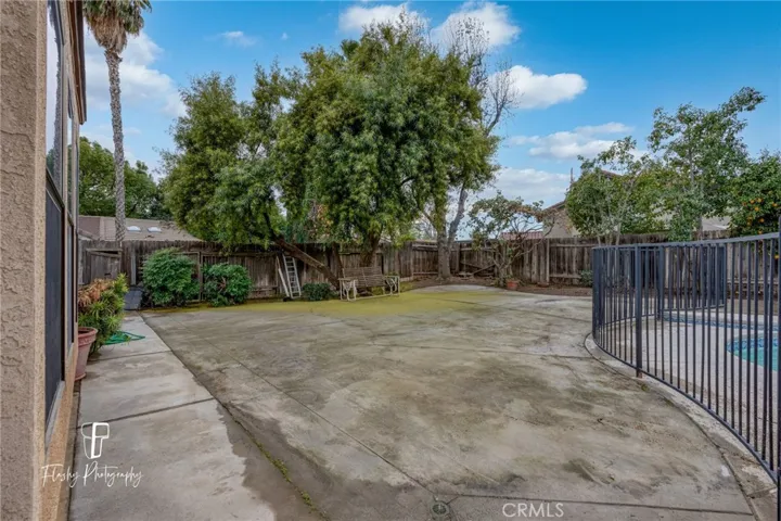 1909 Mountain Oak Road, Bakersfield, California 93311
