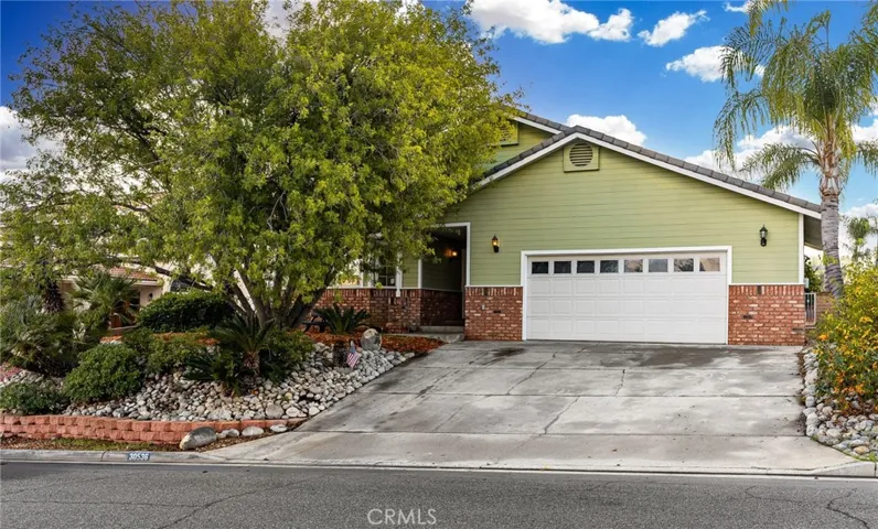 30536 Sparrow Hawk Drive, Canyon Lake, California 92587