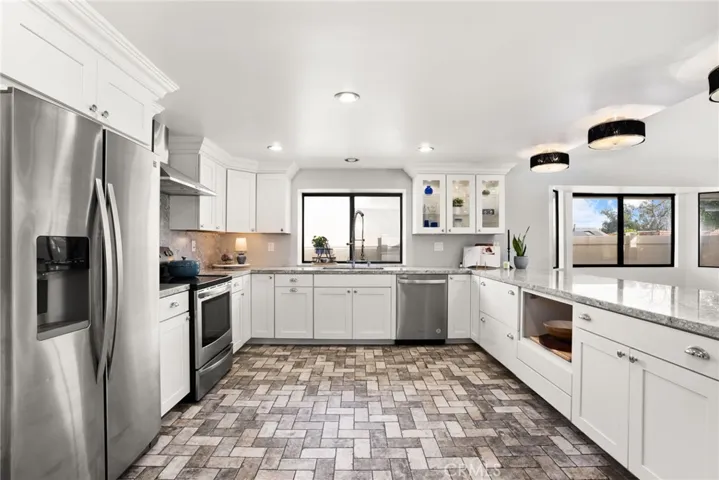 30536 Sparrow Hawk Drive, Canyon Lake, California 92587