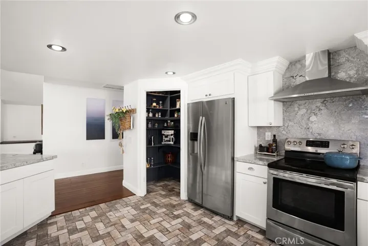 30536 Sparrow Hawk Drive, Canyon Lake, California 92587