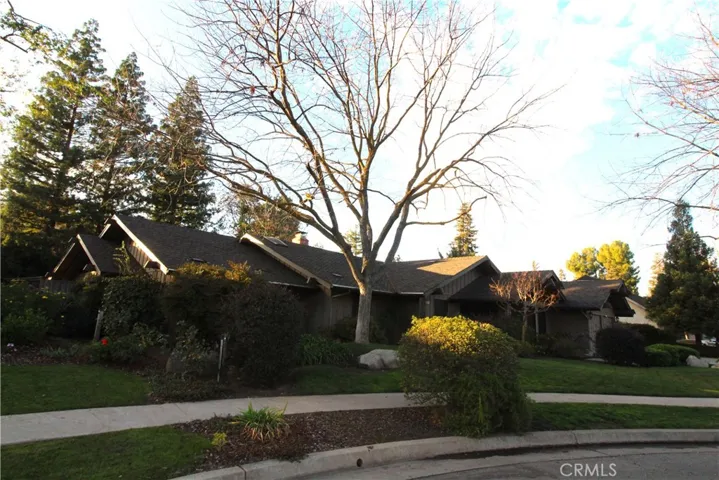 8879 N 5th Street, Fresno, California 93720