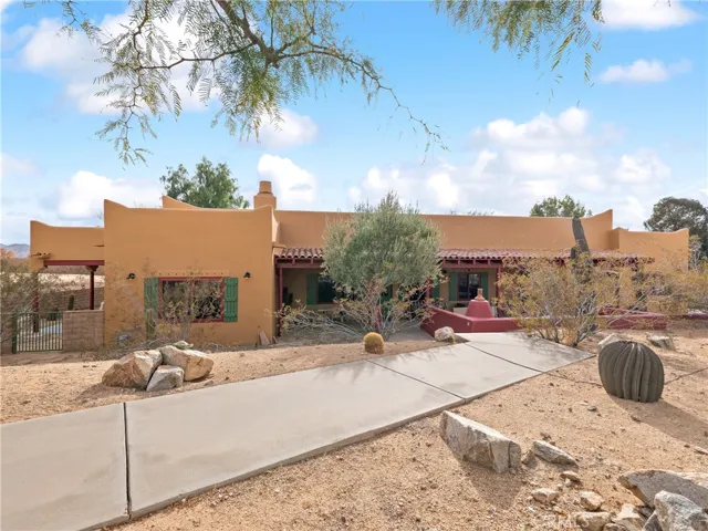 23825 Waalew Road, Apple Valley, California 92307