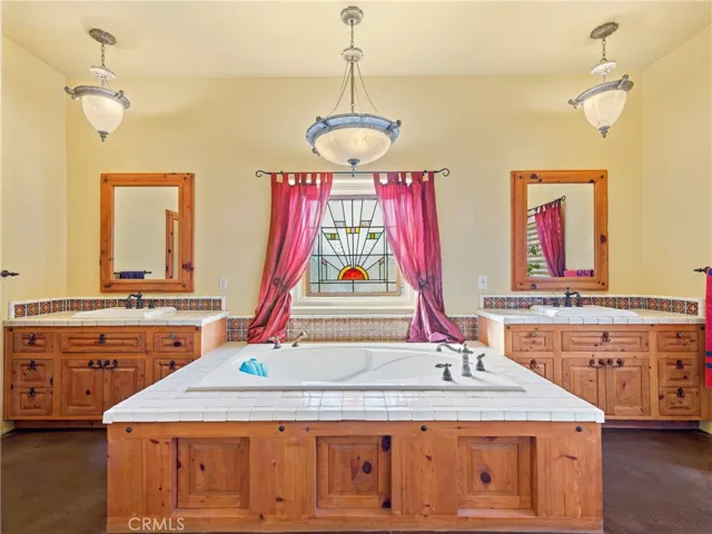 23825 Waalew Road, Apple Valley, California 92307