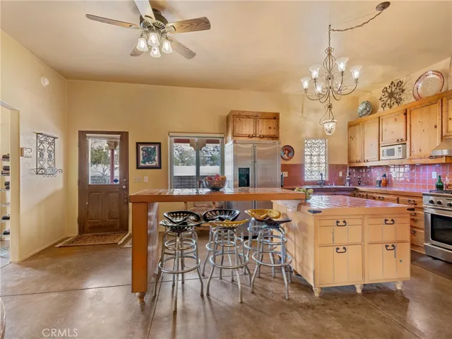 23825 Waalew Road, Apple Valley, California 92307