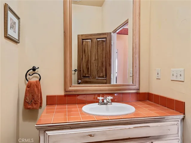 23825 Waalew Road, Apple Valley, California 92307