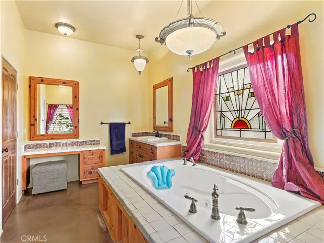 23825 Waalew Road, Apple Valley, California 92307