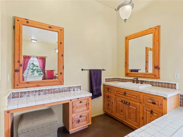 23825 Waalew Road, Apple Valley, California 92307