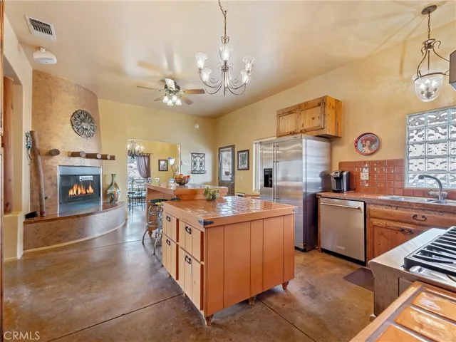 23825 Waalew Road, Apple Valley, California 92307