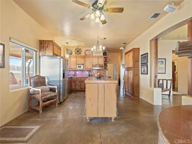 23825 Waalew Road, Apple Valley, California 92307