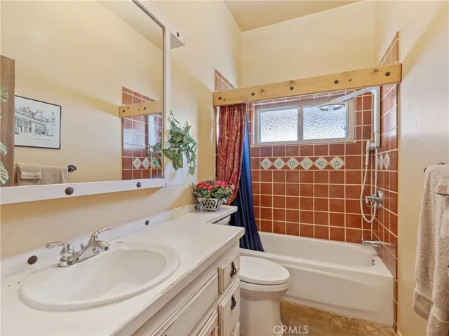 23825 Waalew Road, Apple Valley, California 92307