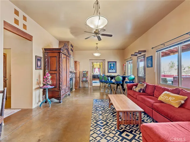 23825 Waalew Road, Apple Valley, California 92307