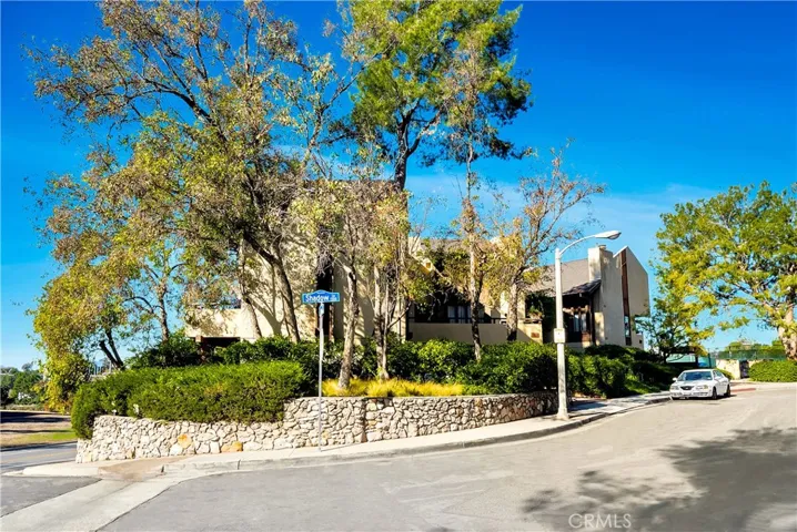 1307 Shadow Lane D, Fullerton, California 92831