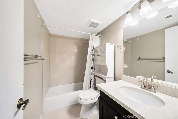 1307 Shadow Lane D, Fullerton, California 92831