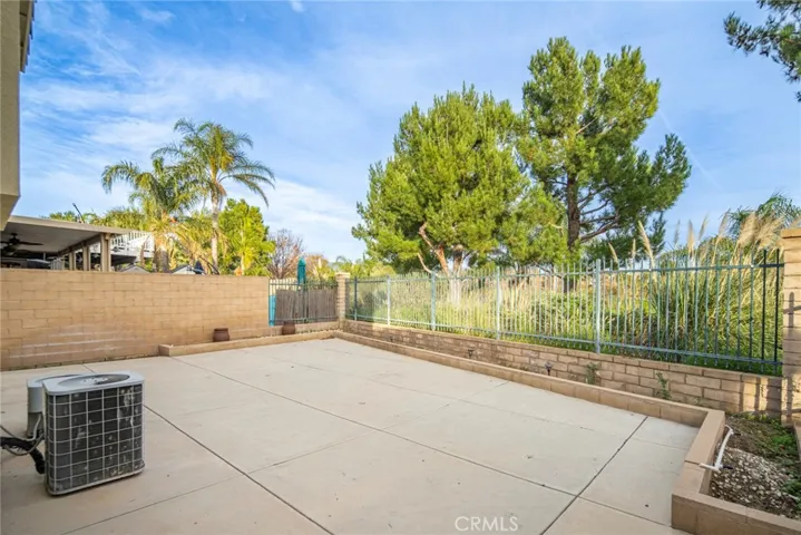6237 Long Cove Drive, Fontana, California 92336