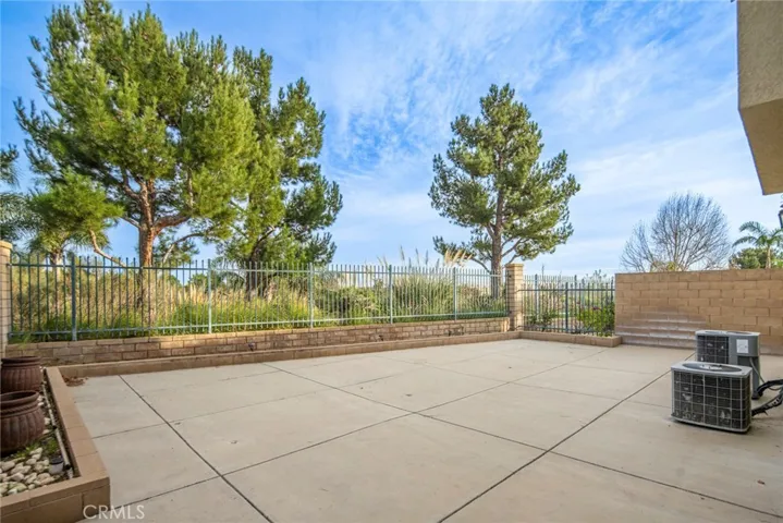 6237 Long Cove Drive, Fontana, California 92336