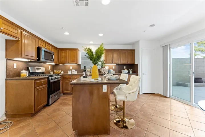 6237 Long Cove Drive, Fontana, California 92336