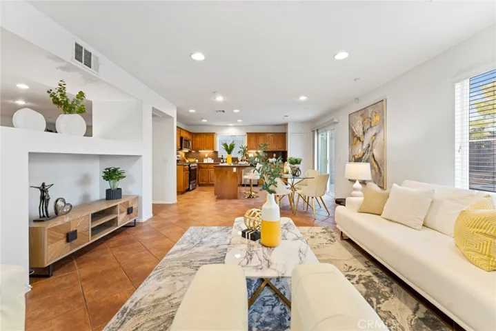 6237 Long Cove Drive, Fontana, California 92336