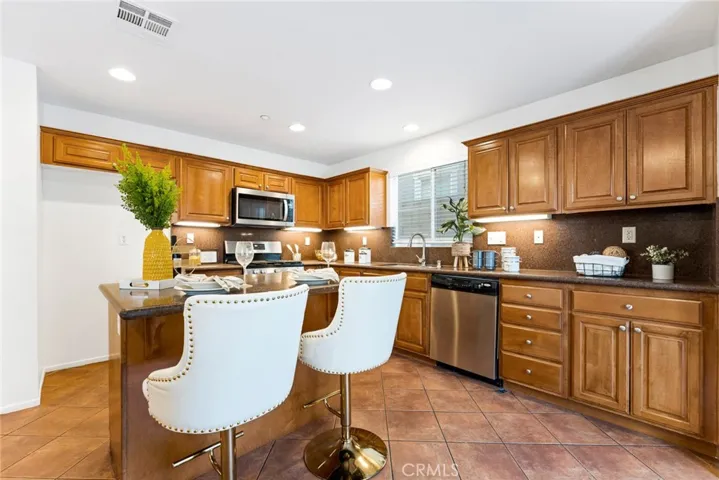 6237 Long Cove Drive, Fontana, California 92336