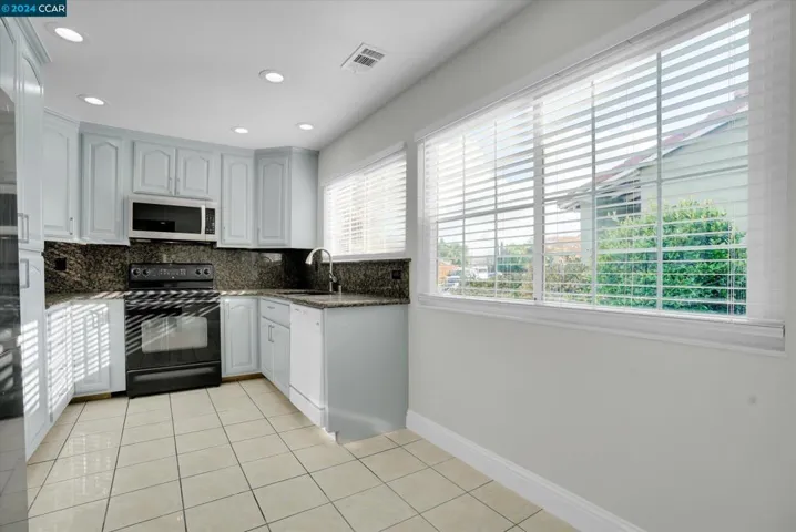 539 Harvey Way, Bay Point, California 94565