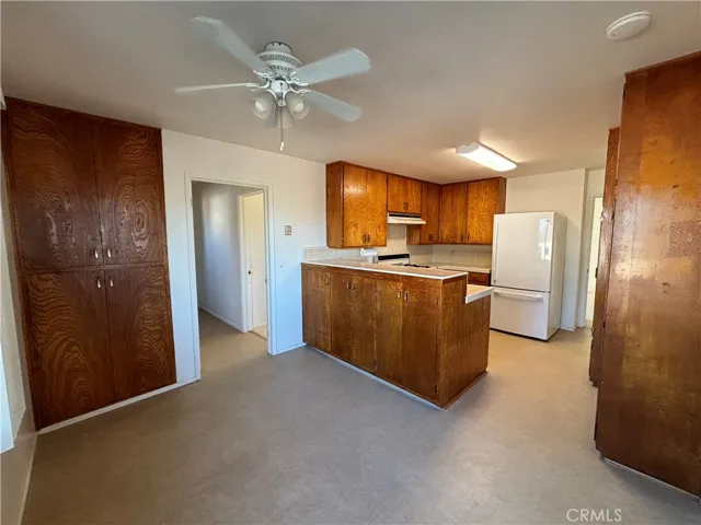 Kitchen table area