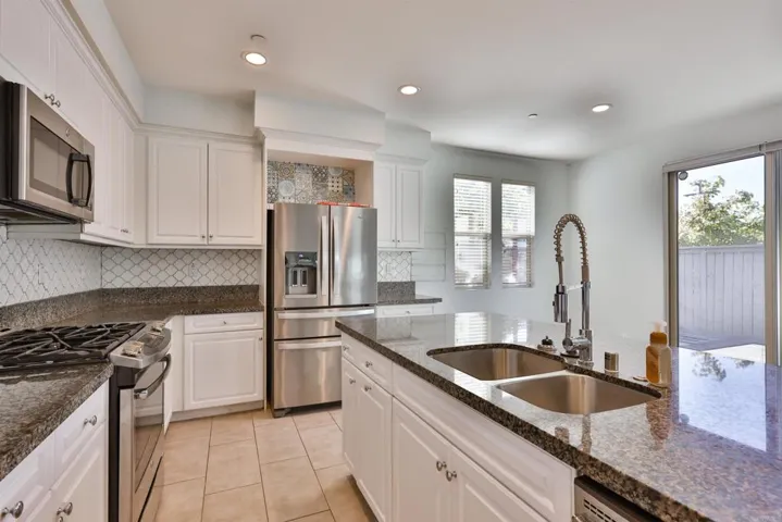 948 Rolling Dunes, San Diego, California 92154