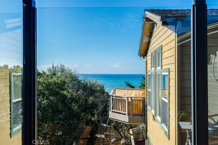 View of ocean thru deck glass.