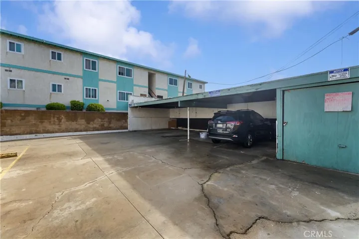 5 parking slots, 1 garage for owner's unit