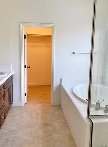 37 Modena, Irvine, California 92618