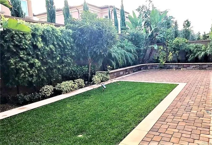 37 Modena, Irvine, California 92618