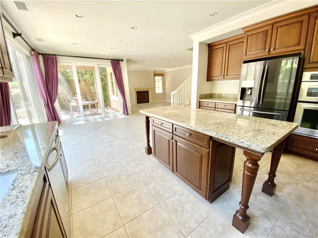 37 Modena, Irvine, California 92618