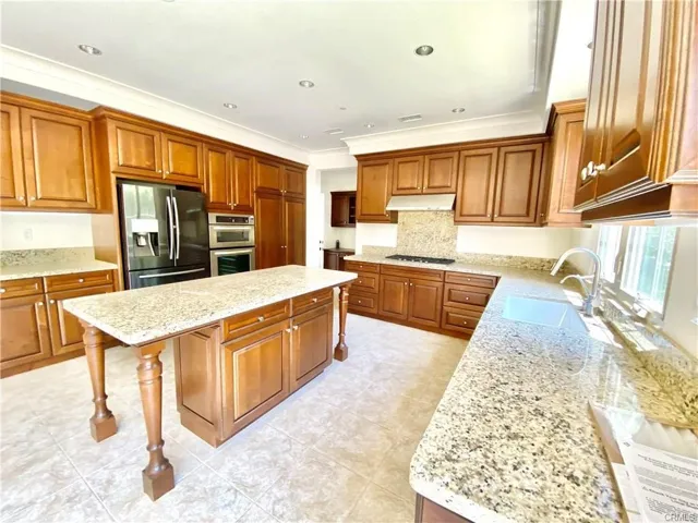 37 Modena, Irvine, California 92618