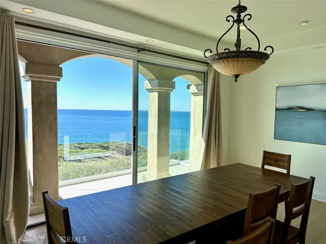 Ocean Catalina views Dining​​‌​​​​‌​​‌‌​​‌​​​‌‌​​​‌​​‌‌​​‌‌​​‌‌​​​​ Room