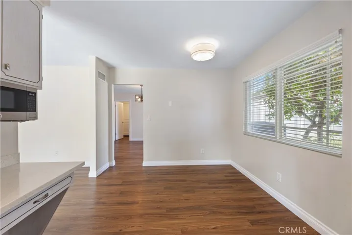 Kitchen eating area