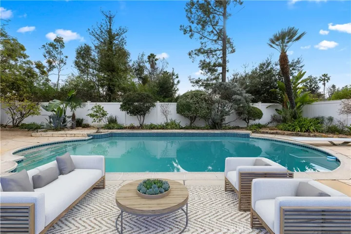 21228 Lighthill Drive, Topanga, California 90290