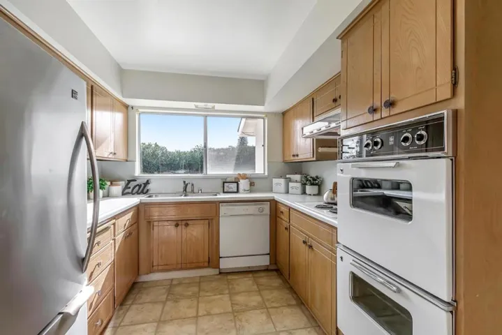 20758 Seaton Avenue, Saratoga, California 95070