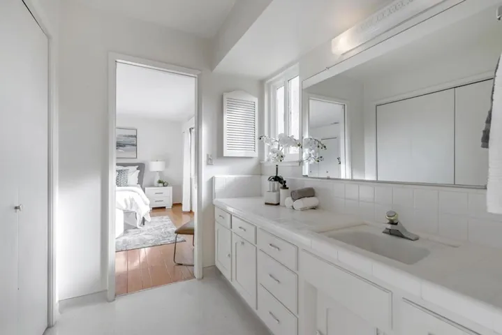 20758 Seaton Avenue, Saratoga, California 95070