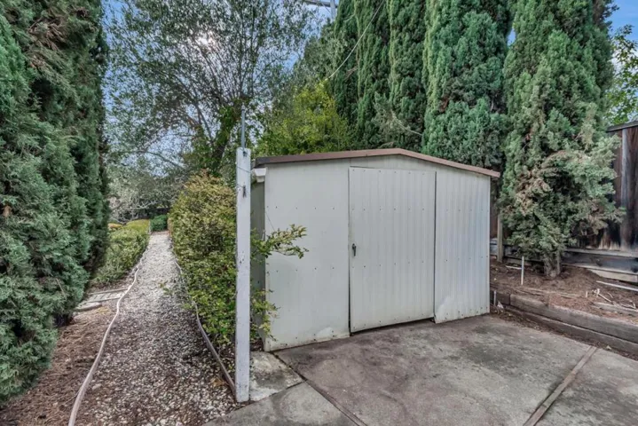 20758 Seaton Avenue, Saratoga, California 95070