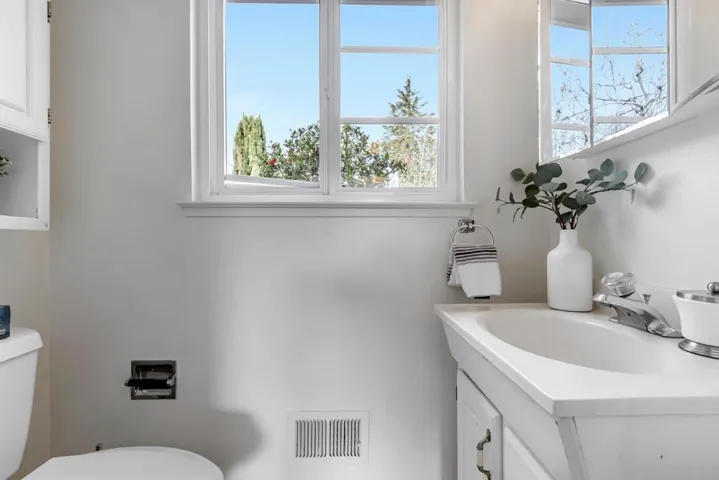 20758 Seaton Avenue, Saratoga, California 95070