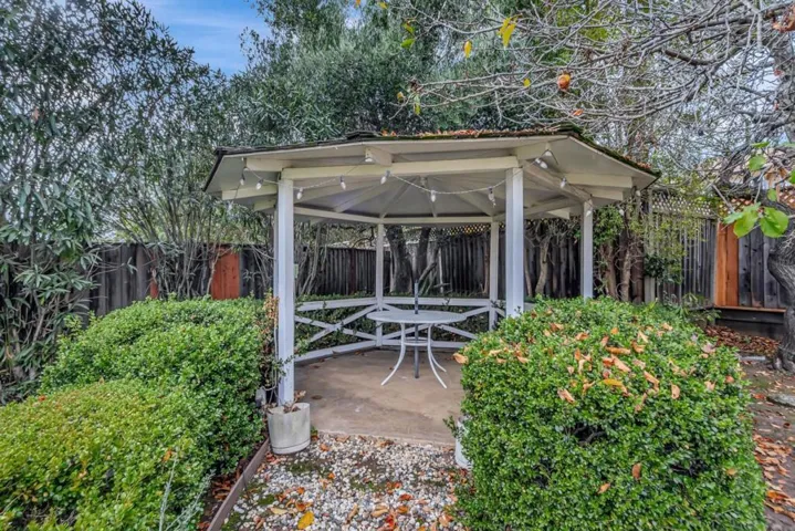20758 Seaton Avenue, Saratoga, California 95070