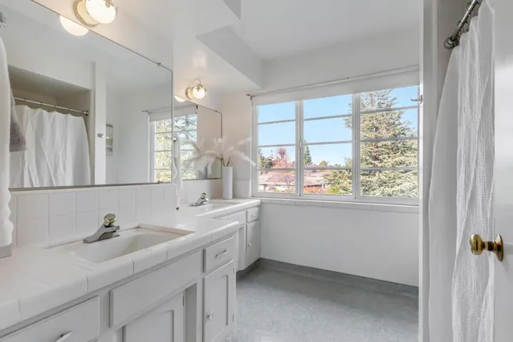 20758 Seaton Avenue, Saratoga, California 95070