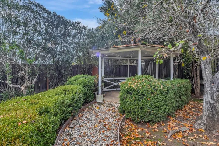20758 Seaton Avenue, Saratoga, California 95070