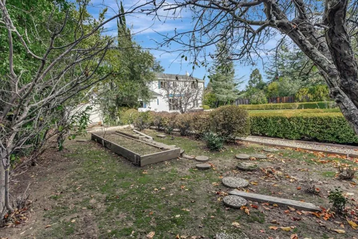 20758 Seaton Avenue, Saratoga, California 95070