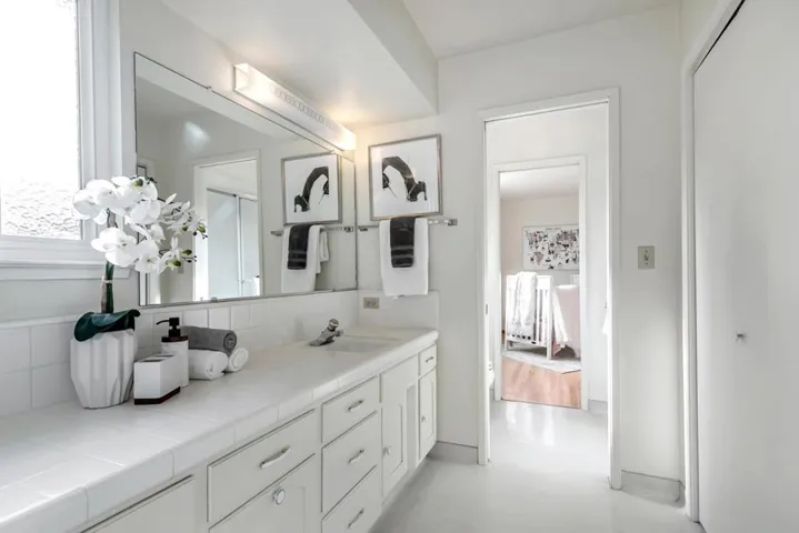 20758 Seaton Avenue, Saratoga, California 95070
