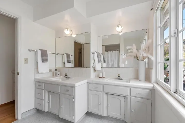 20758 Seaton Avenue, Saratoga, California 95070